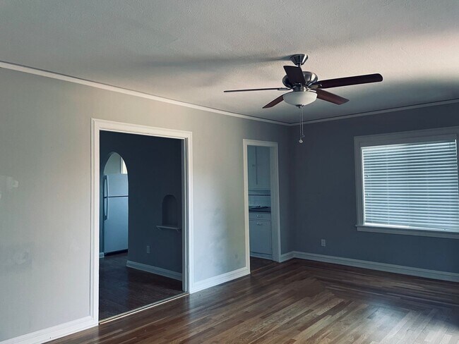 Building Photo - Laurel Street Triplex