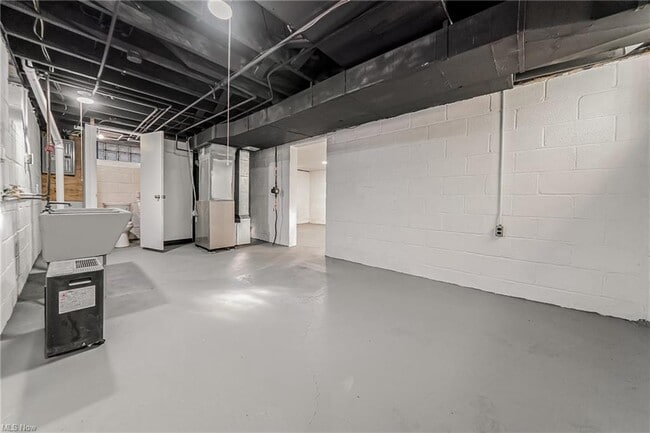 Building Photo - 440 E 250th St