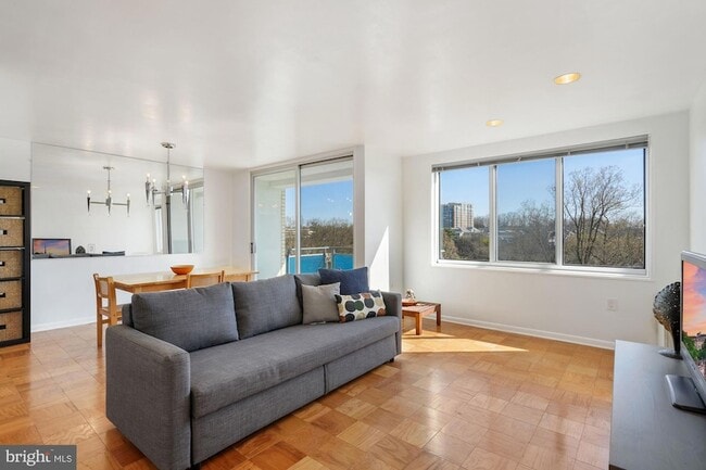 Building Photo - 10201 Grosvenor Pl