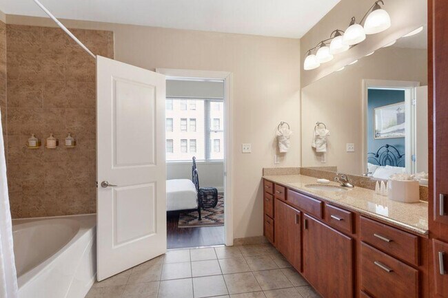 Building Photo - 925 Common St