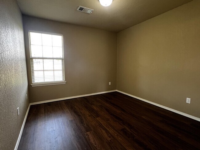 Building Photo - 210 Regency Dr