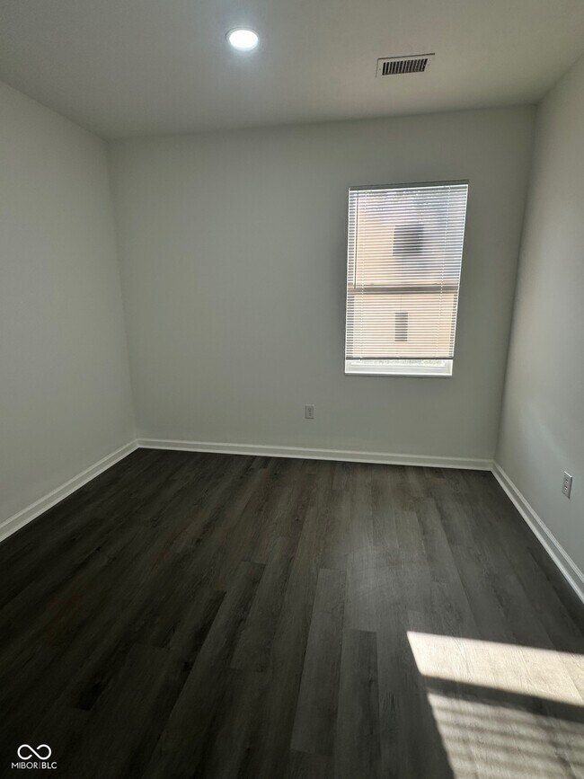 Building Photo - 2127 Haines Ave