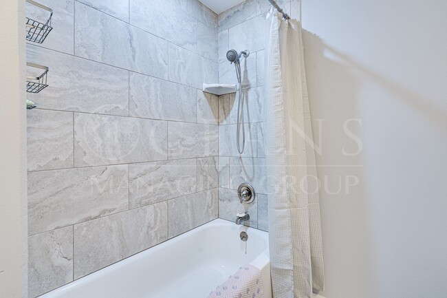 Building Photo - Beautifully Furnished 2BR Home + Bonus Room
