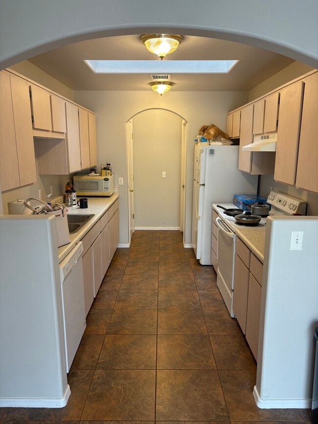 Building Photo - 4565 N Carla Vista Dr