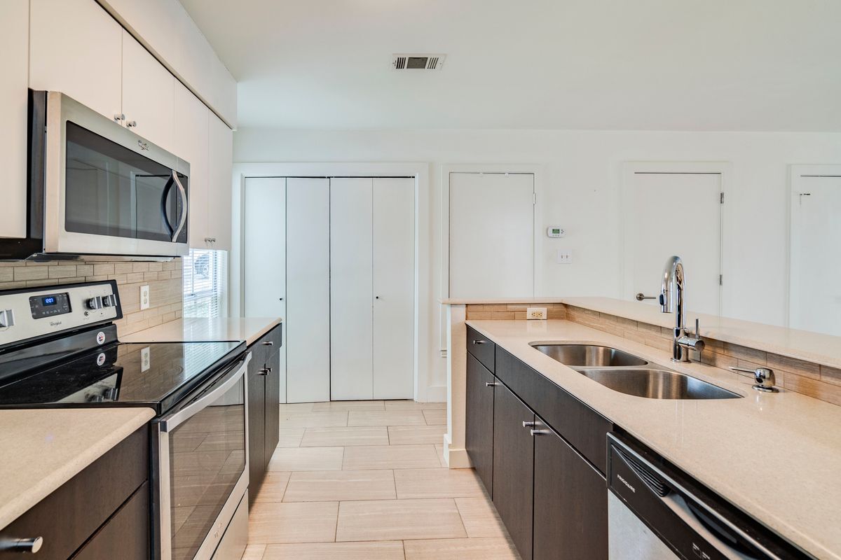 Building Photo - 6901 Old Quarry Ln