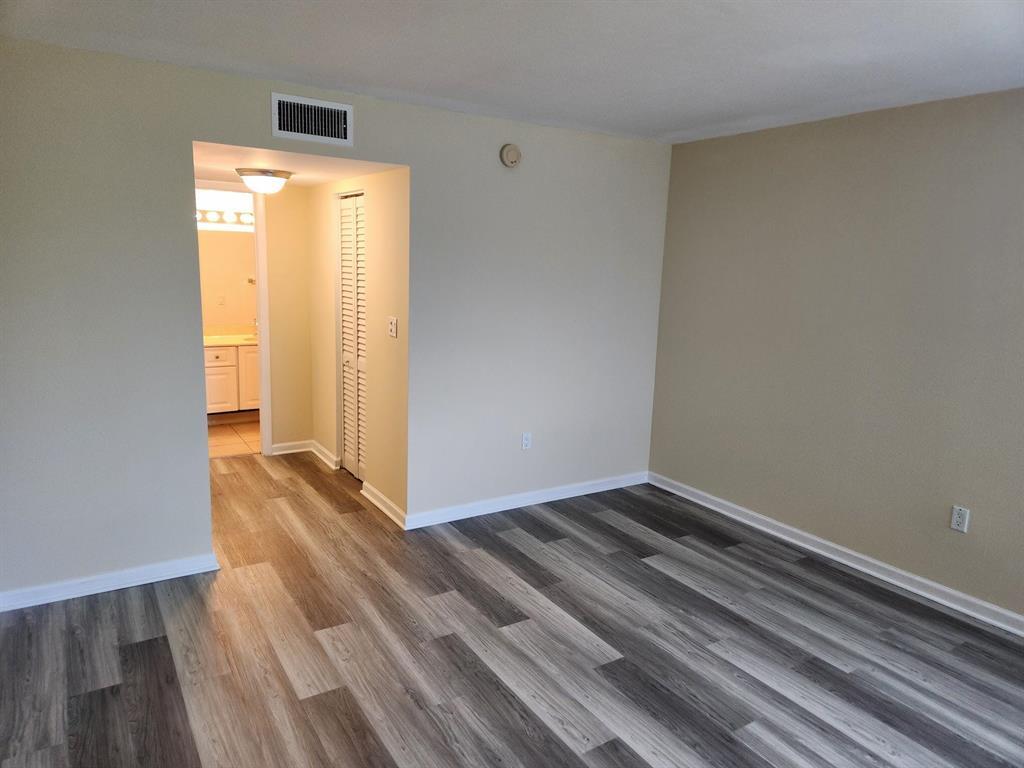 Building Photo - 731 N Pine Island Rd