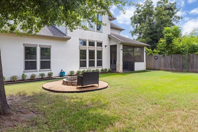 Building Photo - 8550 Ridgepoint Dr
