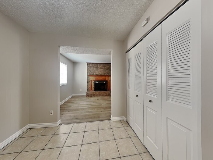 Building Photo - 7315 Connan Ln