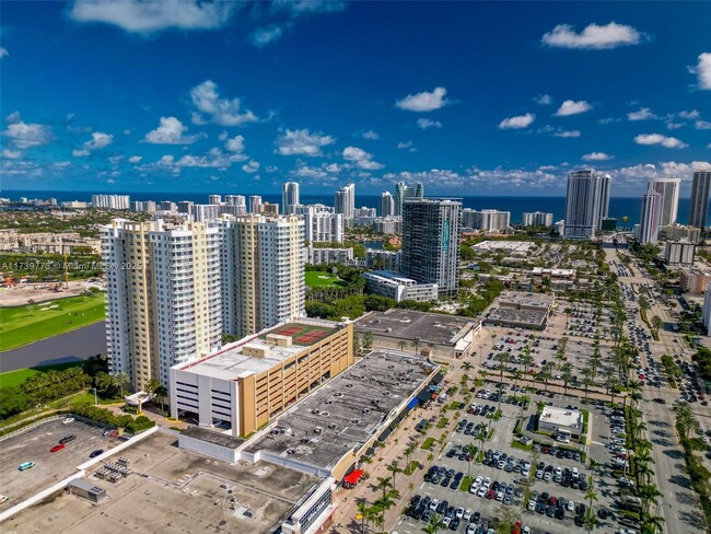 Building Photo - 1745 E Hallandale Beach Blvd