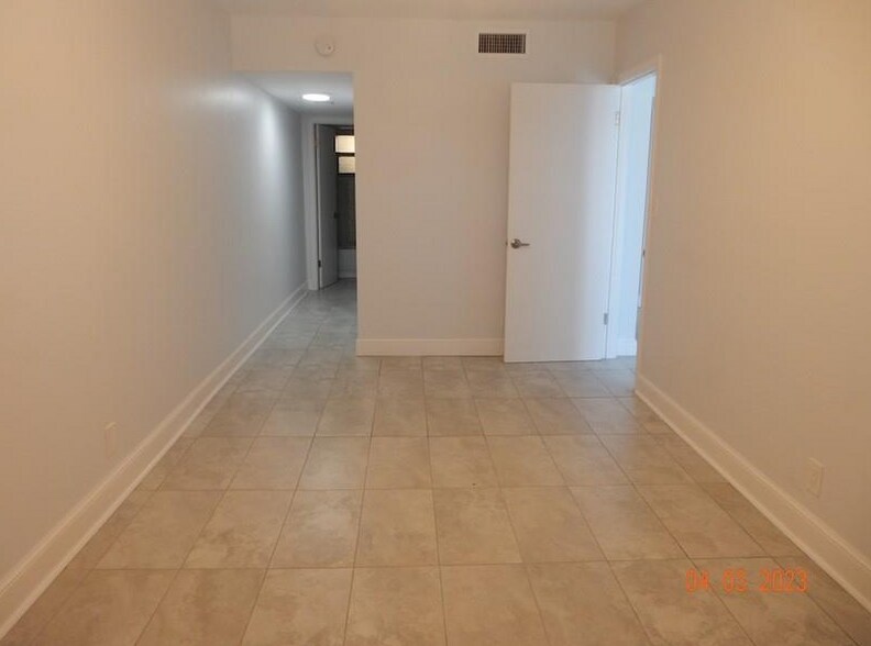 Building Photo - 400 N Surf Rd