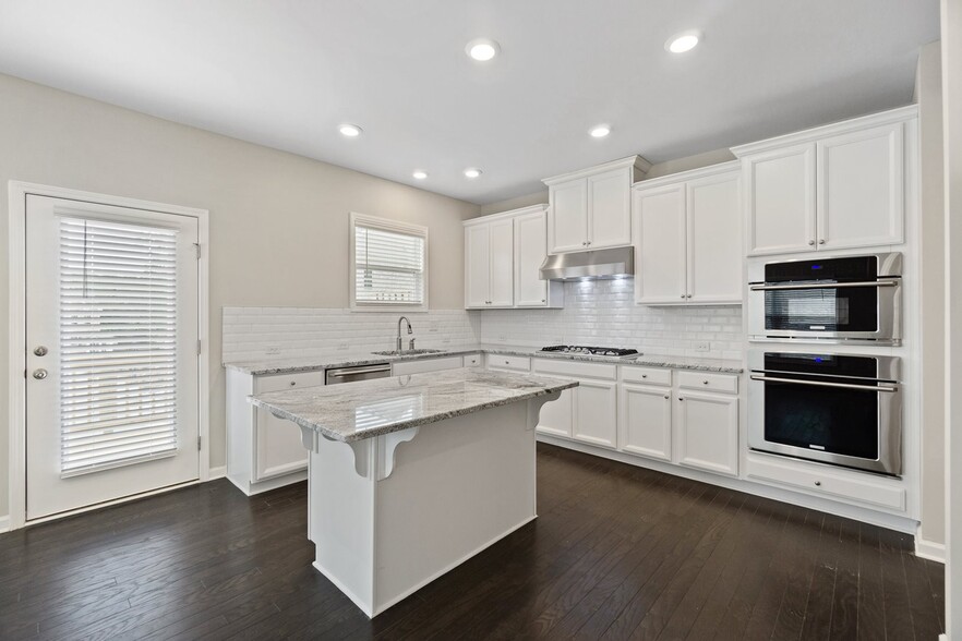 Kitchen - 1952 Bainbridge Ln