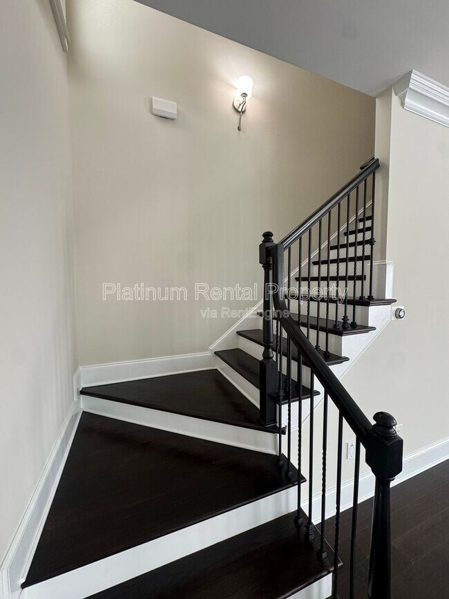 Building Photo - 3578 Strath Dr