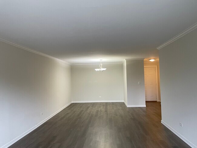 Dining Area - 375 W Winchester Rd