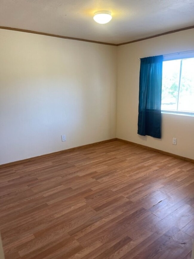 Building Photo - 2 bed 2 bath double wide mobile with Evapo...