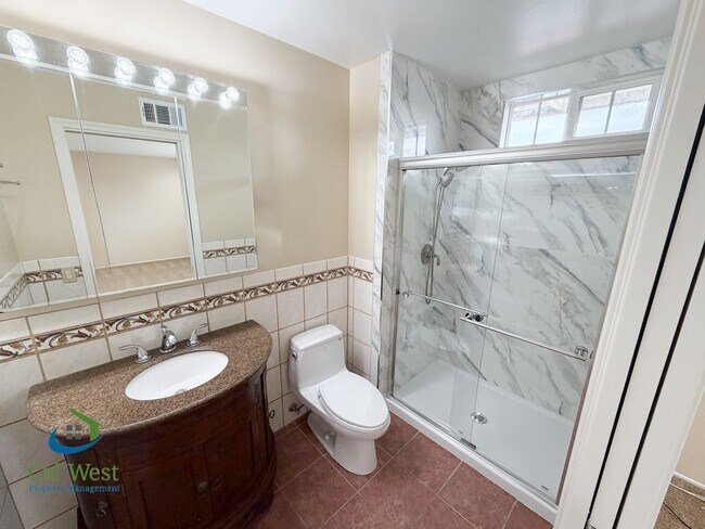 Building Photo - $4895 - Beautiful and Well Maintained South Gilroy Home w/ Salt Water Pool!!