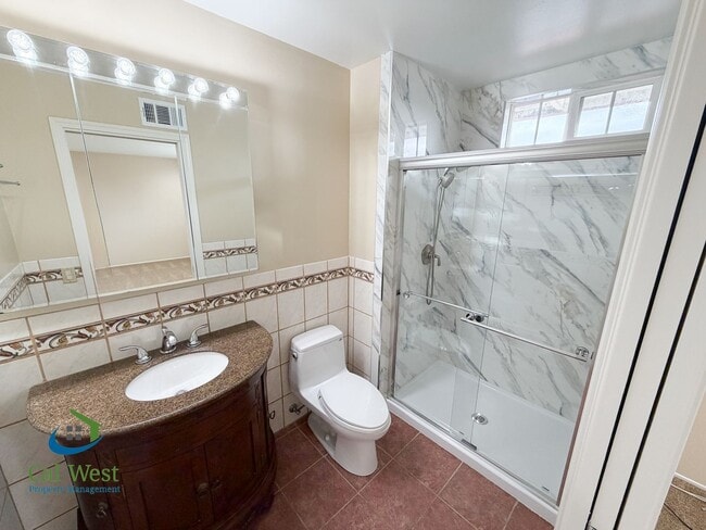 Building Photo - $5295 - Beautiful and Well Maintained South Gilroy Home w/ Salt Water Pool!!