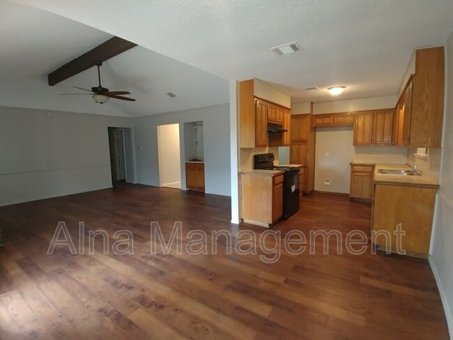 Building Photo - 6461 Whitehurst Dr