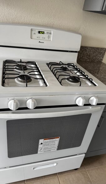 Stove - 7322 Cerritos Ave