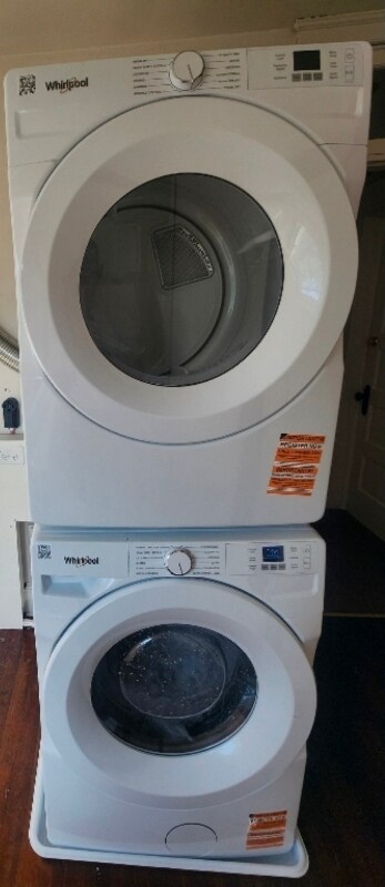 Building Photo - 4 Bromley Ave