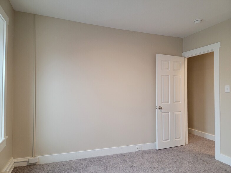 Building Photo - 317 W Main St