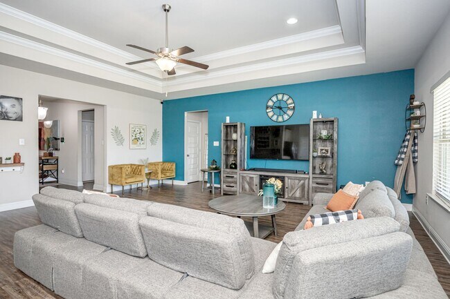 Building Photo - Beautiful 4 Bedroom 3 Bath Home!