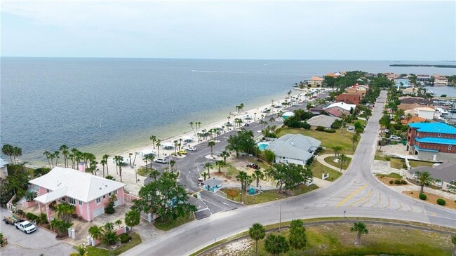 Building Photo - 5008 S Shore Dr