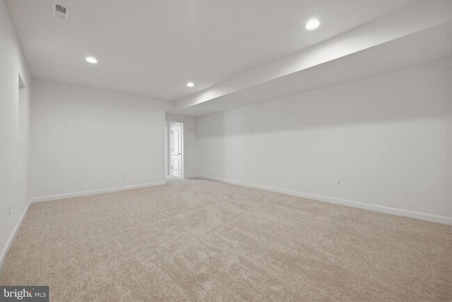 Building Photo - 301 Kingdom Dr