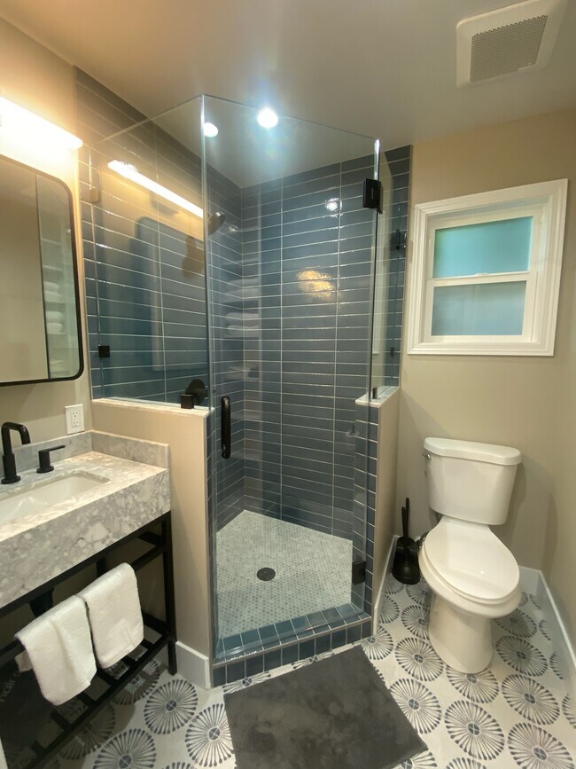 Building Photo - 805 Highland Ave