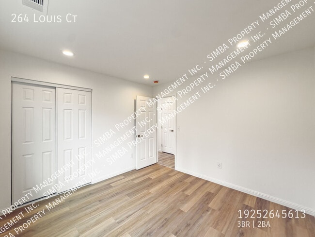 Building Photo - 264 Louis Ct
