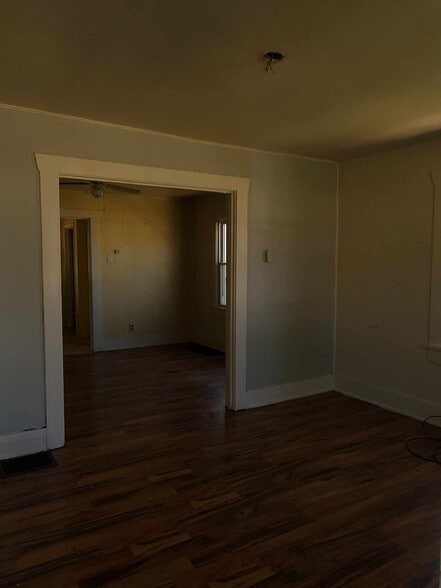 Building Photo - 1305 E Lawrence St