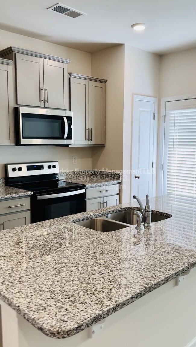 Building Photo - 8131 Murray Br Dr