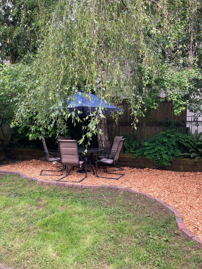 Building Photo - 2412 SE Belmont St