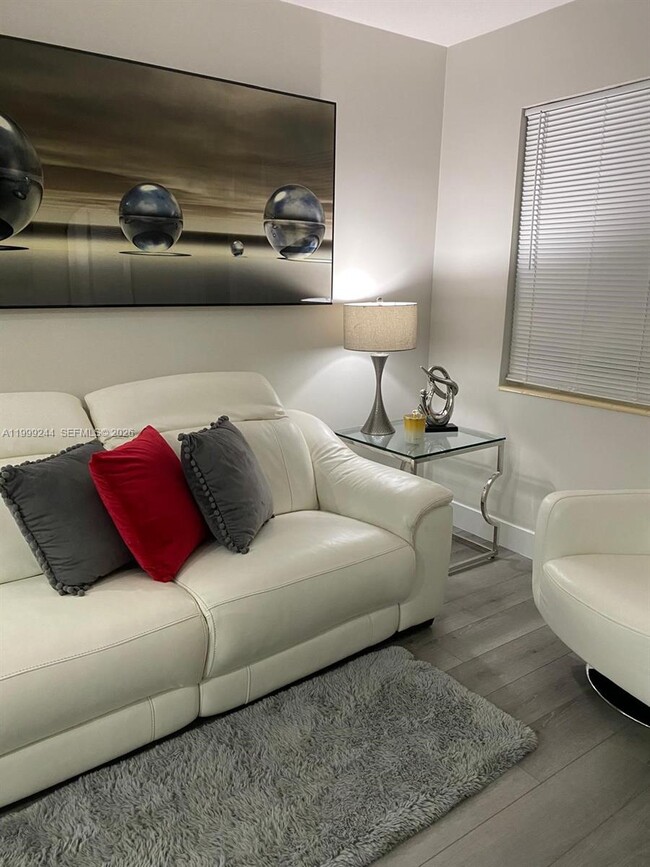 Building Photo - 434 Tamiami Blvd