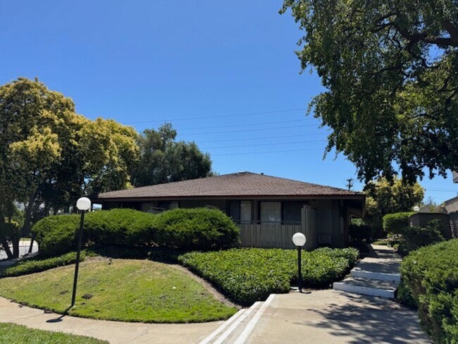 Building Photo - 101 Kinross Dr