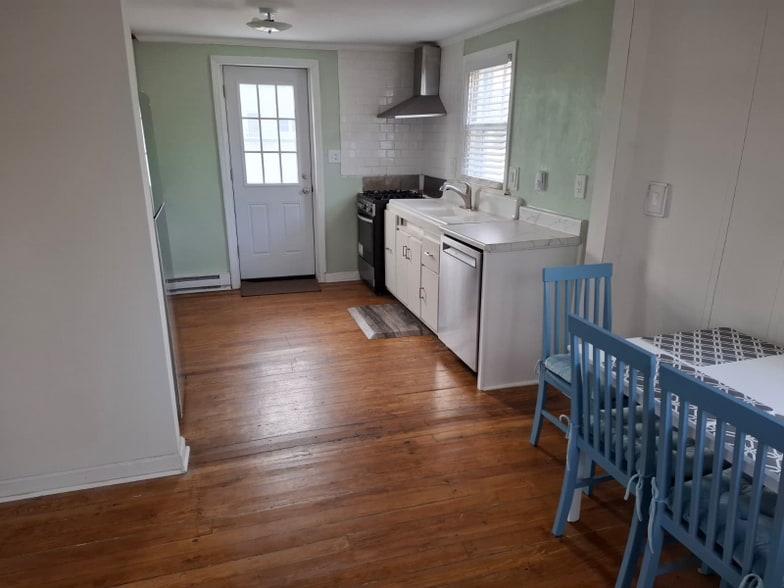 Building Photo - 8 Bash Rd