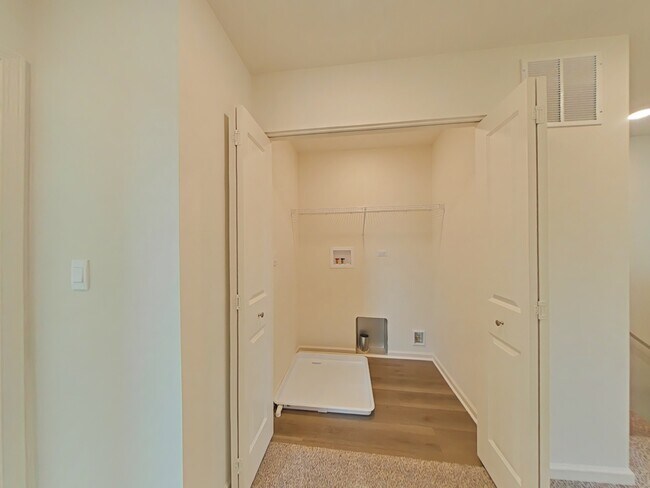 Building Photo - 334 Basin Ct