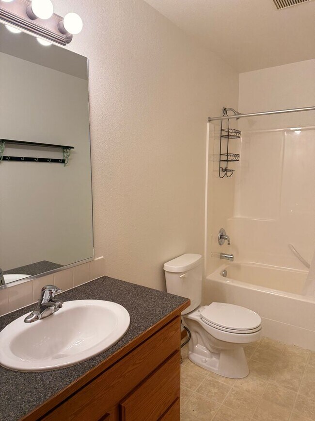 Building Photo - Duplex in Stoddard meadows