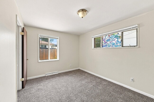 Building Photo - $1,495.95 - 2 Bed, 1 Bath Newly Renovated Duplex Unit!