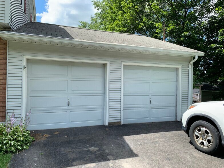 Building Photo - 1009 Beechwood Ln