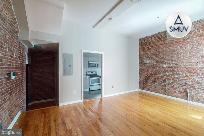 Building Photo - 232 E North Ave