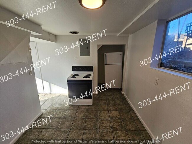 Building Photo - 2 Bedroom 1 Bathroom Located in Brighton!!