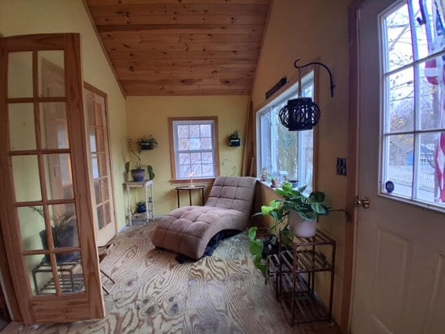 Building Photo - Furnished single family home