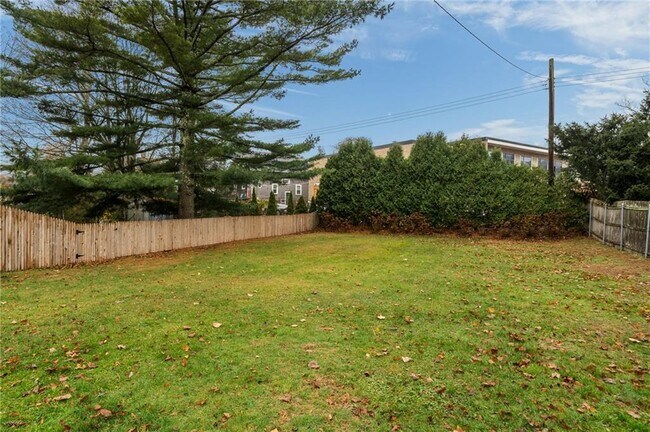 Building Photo - 36 Almy St