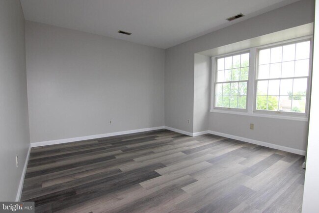 Building Photo - 228 Spring House Ln