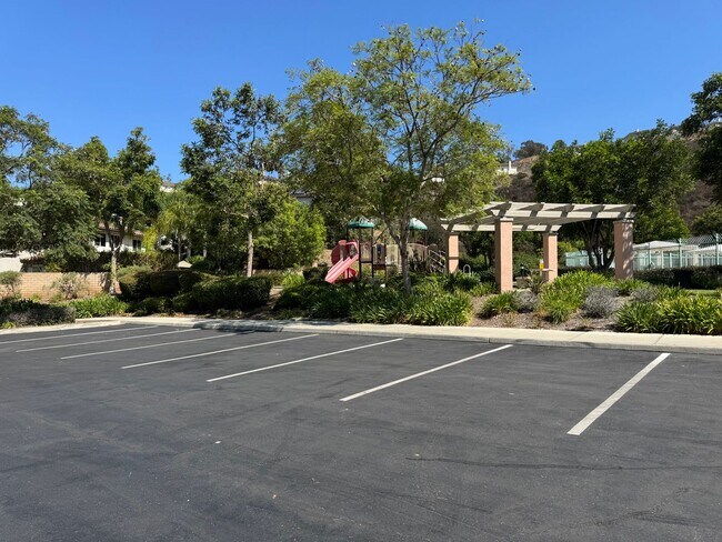 Building Photo - Gorgeous for 4 Bedroom and gated community