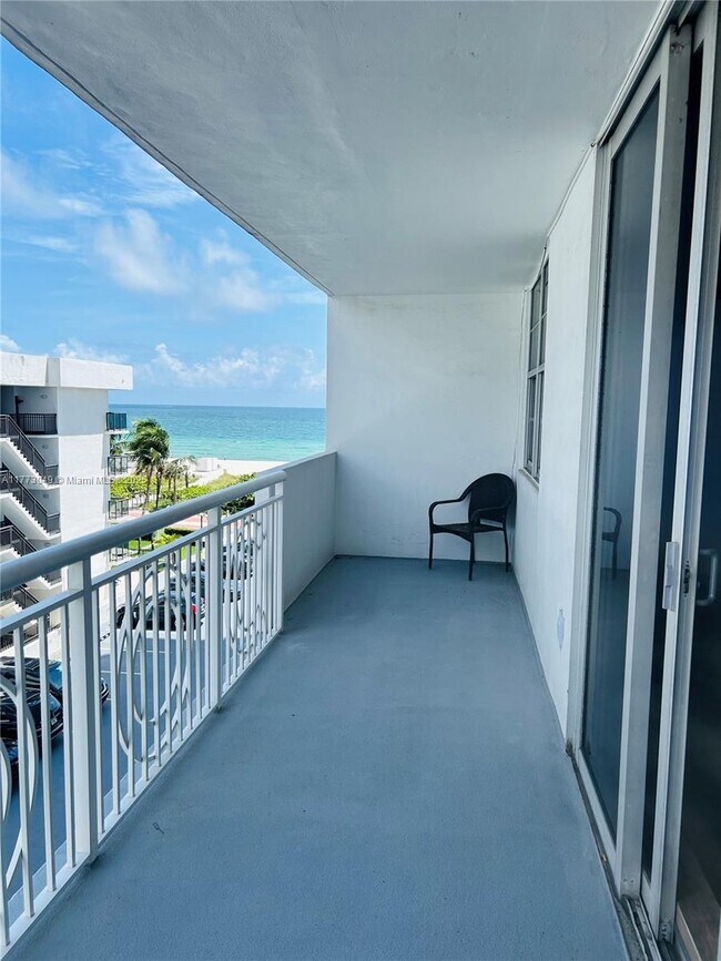 Building Photo - 5825 Collins Ave