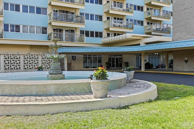 Building Photo - 825 Bayshore Dr