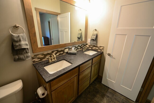 Building Photo - 7878 N Hibiscus Ln