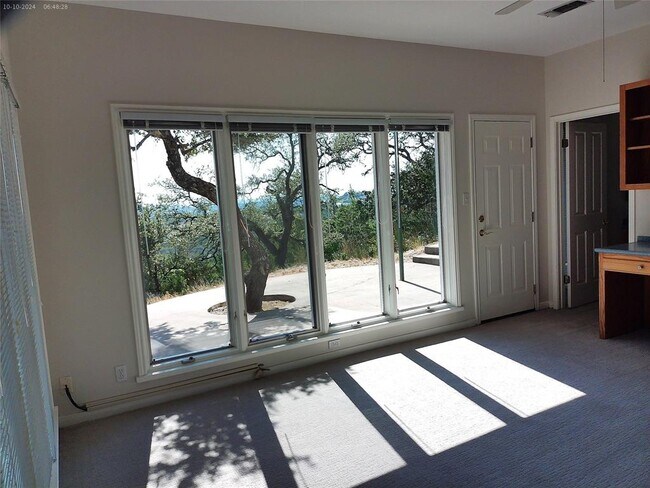 Building Photo - 525 Northwood Hills Dr