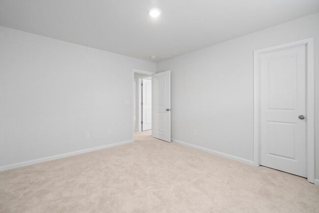 Building Photo - This Beautiful 4 Bedrooms, 2.5 Bathrooms i...